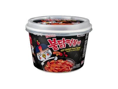 מנה חמה עוגות אורז קוריאנית בטעם עוף חריף